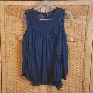 Passports lace trim top